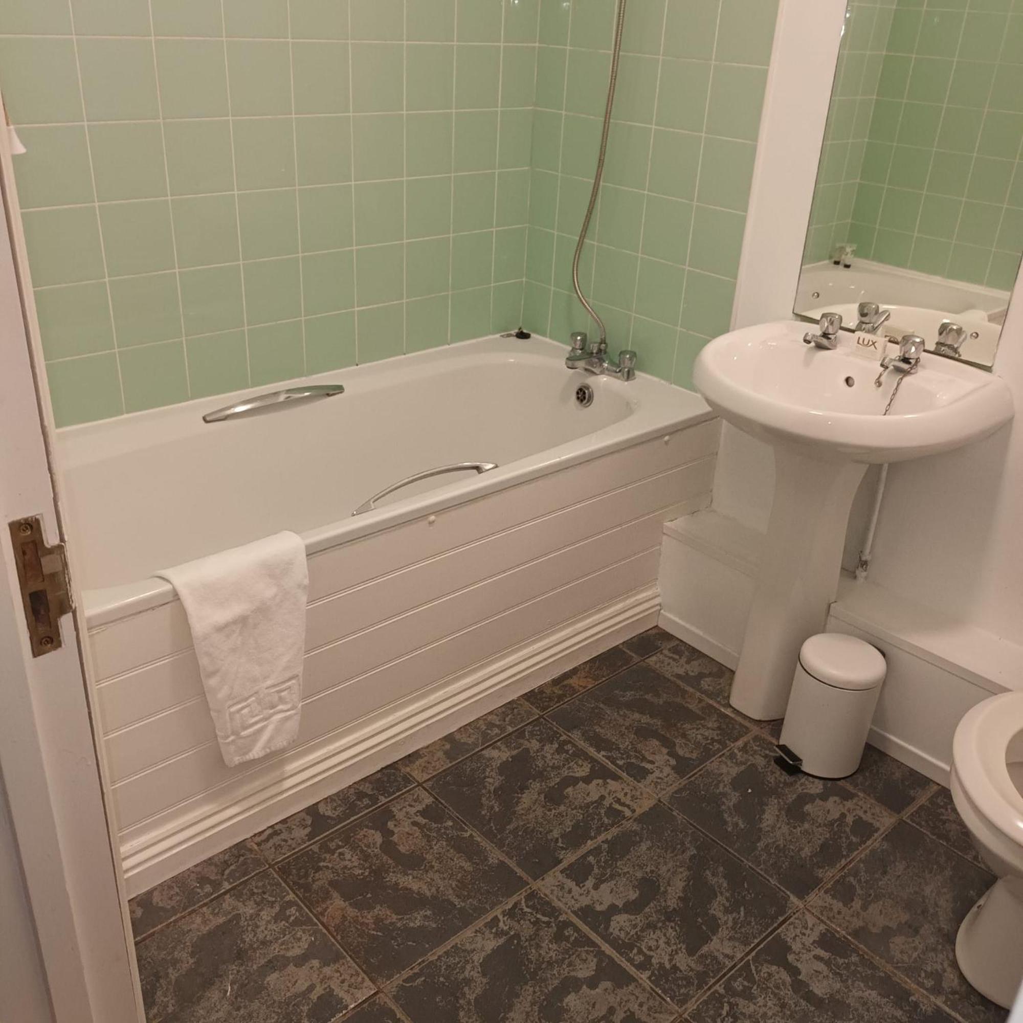 Cefn Mably Hotel Penarth Ngoại thất bức ảnh